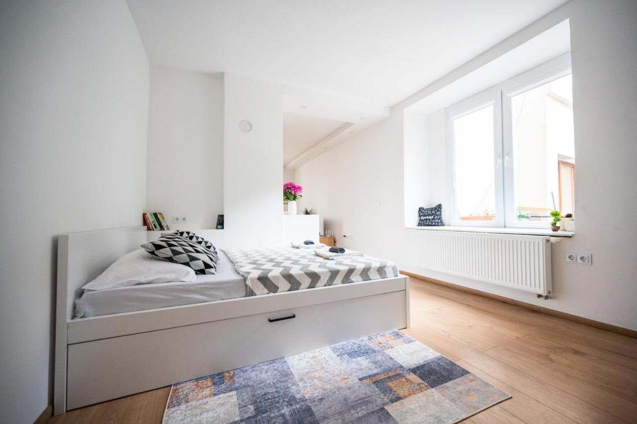 Modern Studio Apartment In The Old Town SJJ Extérieur photo